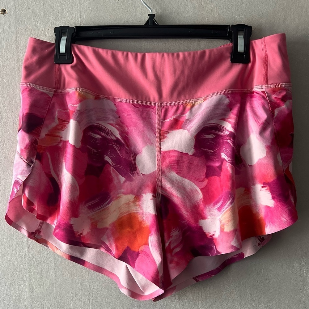 Athleta Pink Patterned 3.5” Run With it Shorts Size Medium